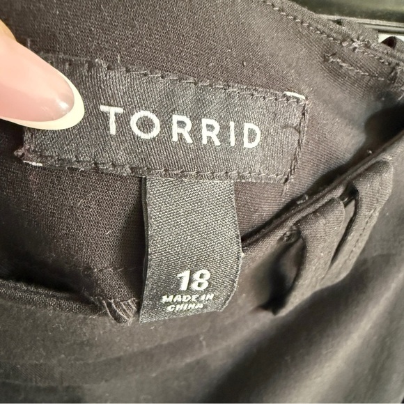 Torrid Black Pencil Skirt SZ 18 - Picture 4 of 5